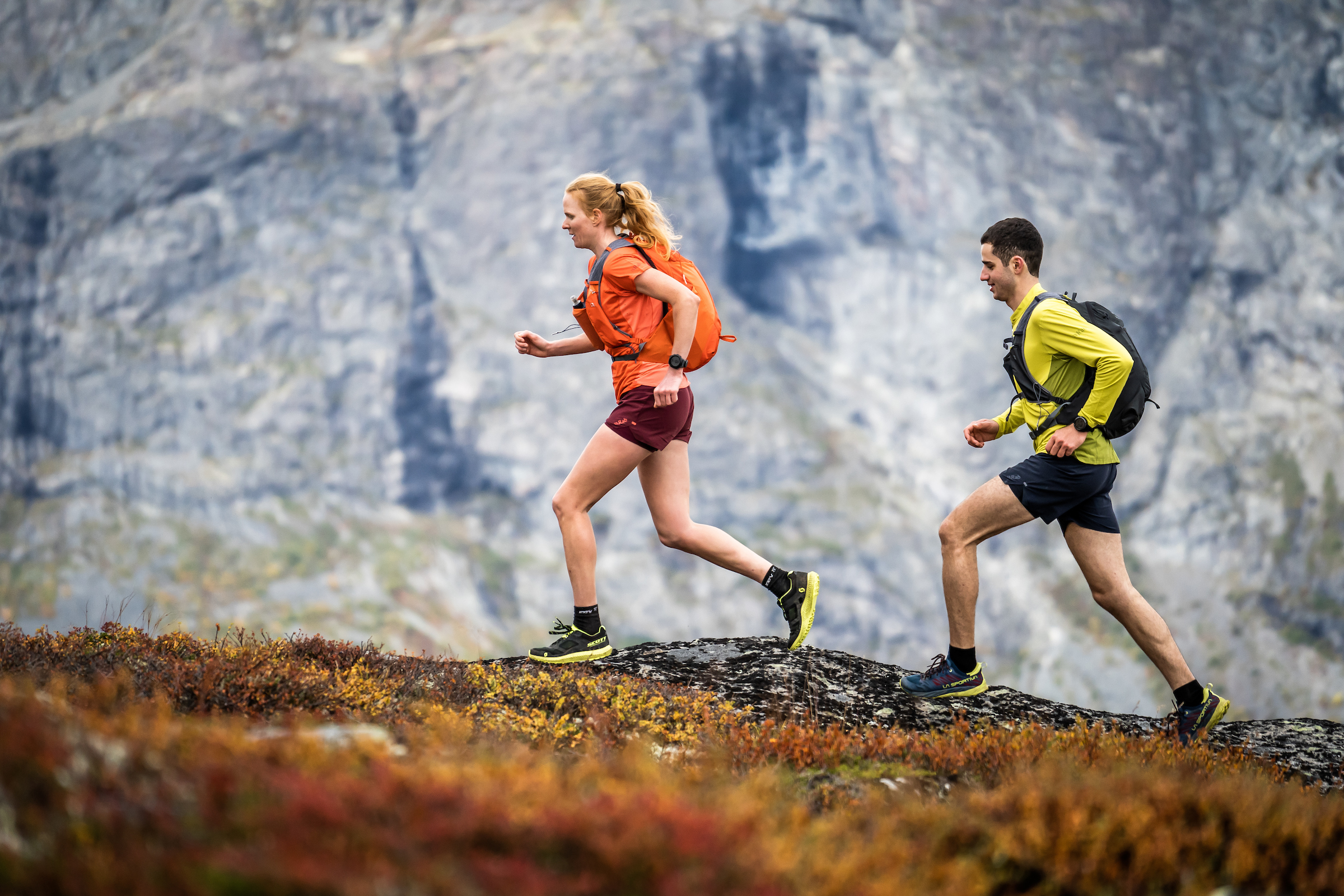 Løpere i fjellterreng