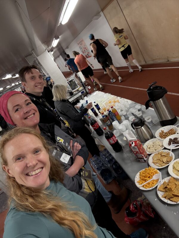 Frivillige på matstasjonen på Bislet 24